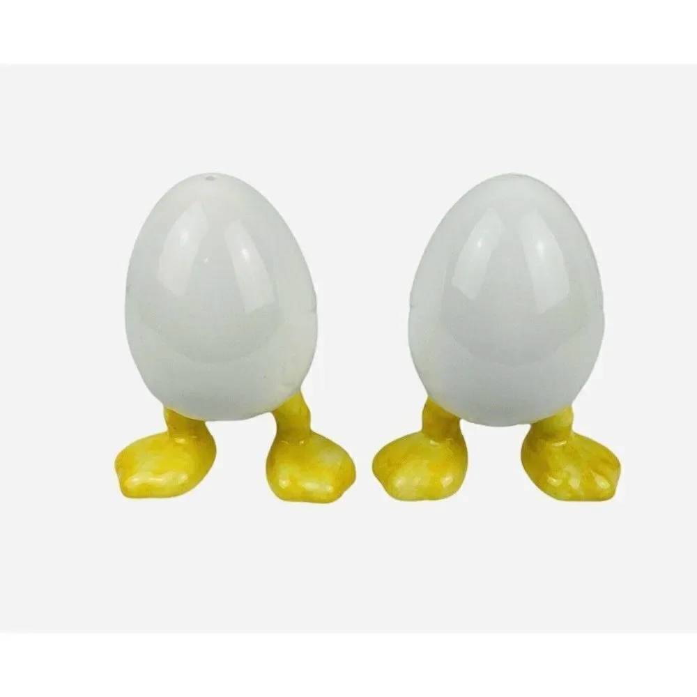 Novelty Easter Chicks in Eggs Salt and Pepper Shakers Feet Sheldon Shell Table